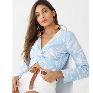 Women’s Twisted Front V-Neck Tropical Floral Long Sleeve Blue Crop Top Blouse